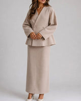 Completo coordinato da donna con blazer a peplo e gonna lunga 5