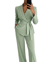 Completo coordinato da donna con blazer e pantaloni 1