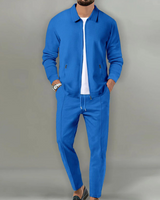 Completo coordinato da uomo con giacca con zip e pantaloni testurizzati 5