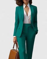 Completo da donna con blazer e pantaloni a gamba dritta 4