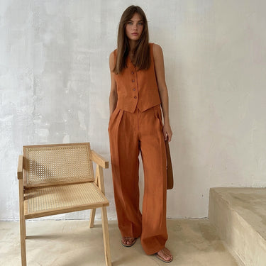 Completo da donna con gilet con bottoni e pantaloni a gamba larga 2