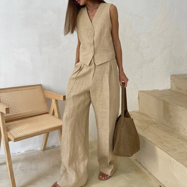 Completo da donna con gilet con bottoni e pantaloni a gamba larga 3