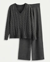 Completo da donna con maglione a trecce con scollo a V e pantaloni a gamba larga 2