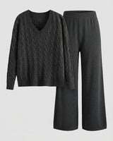 Completo da donna con maglione a trecce con scollo a V e pantaloni a gamba larga 3