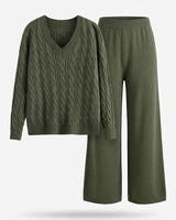 Completo da donna con maglione a trecce con scollo a V e pantaloni a gamba larga 4
