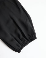 Completo da donna con top a collo alto trasparente e pantaloni a gamba larga 4