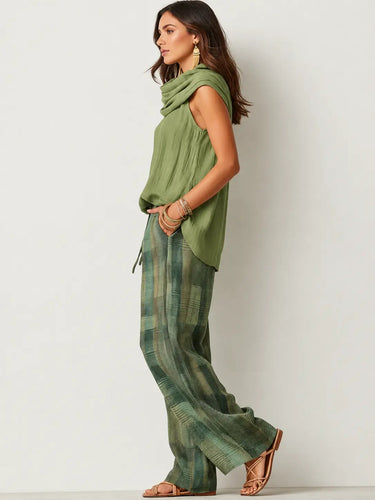 Completo da donna con top smanicato a collo alto e pantaloni a gamba larga a quadri 6