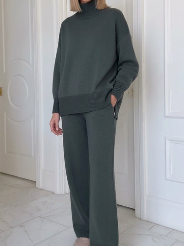 Completo in maglia a due pezzi con collo alto da donna 3