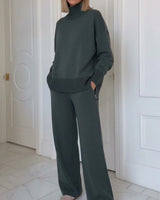 Completo in maglia a due pezzi con collo alto da donna 4