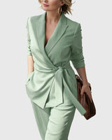 Completo coordinato da donna con blazer e pantaloni 6