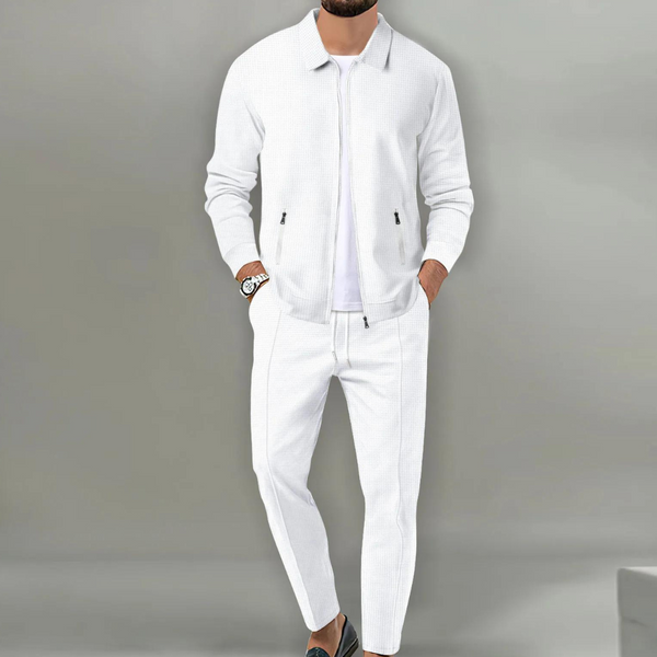 Completo coordinato da uomo con giacca con zip e pantaloni testurizzati 2