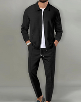 Completo coordinato da uomo con giacca con zip e pantaloni testurizzati 3