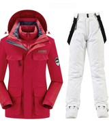 Completo da donna con giacca con cappuccio e pantaloni con bretelle 1