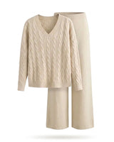 Completo da donna con maglione a trecce con scollo a V e pantaloni a gamba larga 1