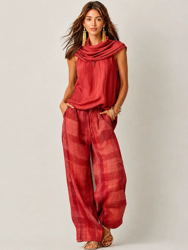 Completo da donna con top smanicato a collo alto e pantaloni a gamba larga a quadri 3
