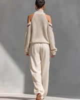 Completo donna con maglione a spalle scoperte e pantaloni a gamba larga 2