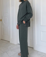Completo in maglia a due pezzi con collo alto da donna 5