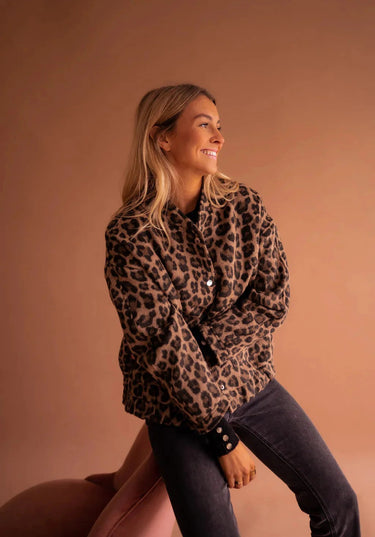 Giacca da donna con stampa leopardata e bottoni a pressione 2