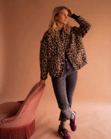 Giacca da donna con stampa leopardata e bottoni a pressione 4