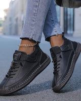 Sneakers basse stringate da donna con cinturino laterale 14