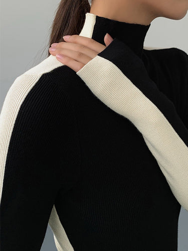 Top a maniche lunghe a coste con collo alto da donna 4